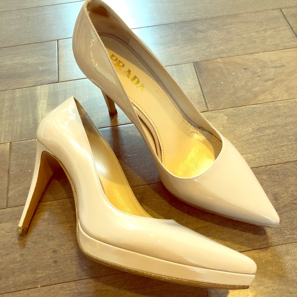 ⭐️PRADA Nude patent leather pointed toe platform⭐️